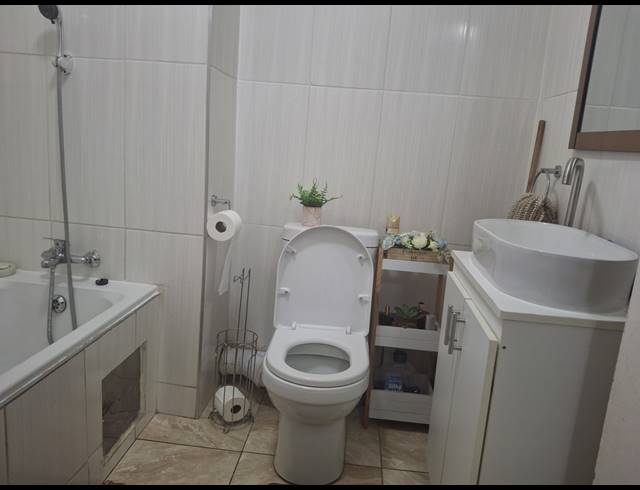 2 BEDROOM APARTMENT FOR SALE IN COMMERCIA